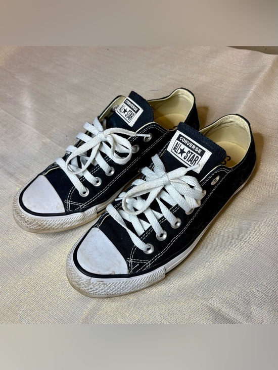 Converse Shoes - Converse Chuck Taylor Sneakers Women’s Size 7.5 / Men’s 5.5